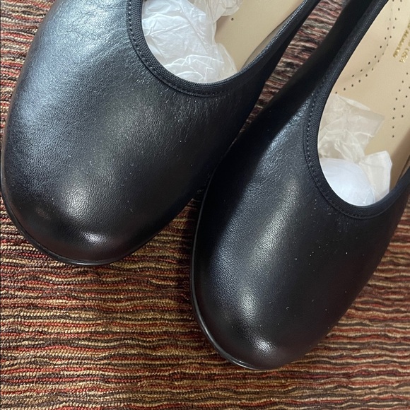 SAS Women's Black Chiunky Pumps- 1 1/4 Inch Heels. NWOT. Size 7WW. - Picture 6 of 12